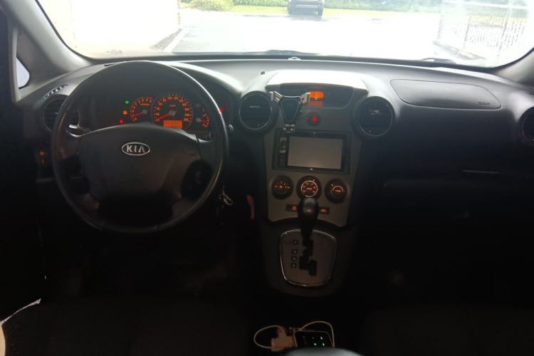 Used Kia Carens 2011 2.0L 7-Seater Automatic Standard Edition Center Console