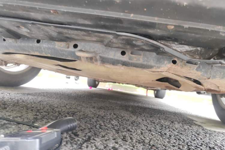 Used Kia Carens 2011 2.0L 7-Seater Automatic Comfort Edition Chassis Front