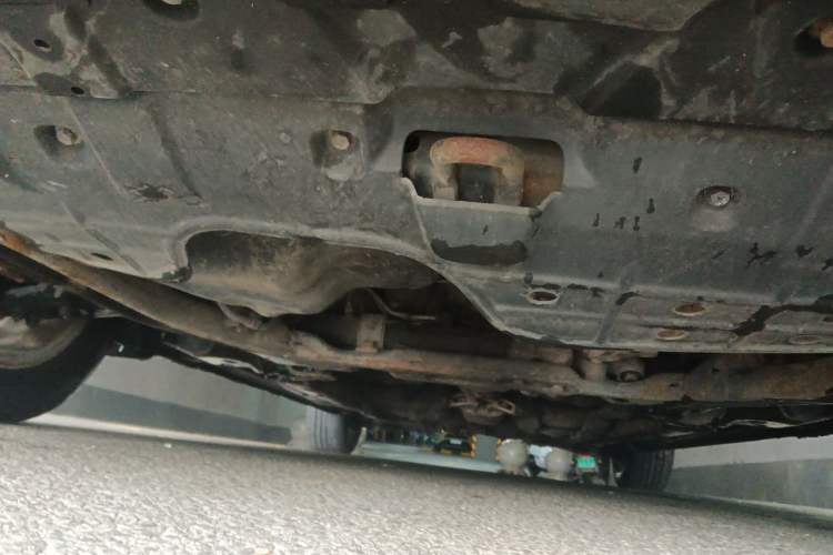 Used Kia Carens 2011 2.0L 7-Seater Automatic Standard Edition Chassis Front