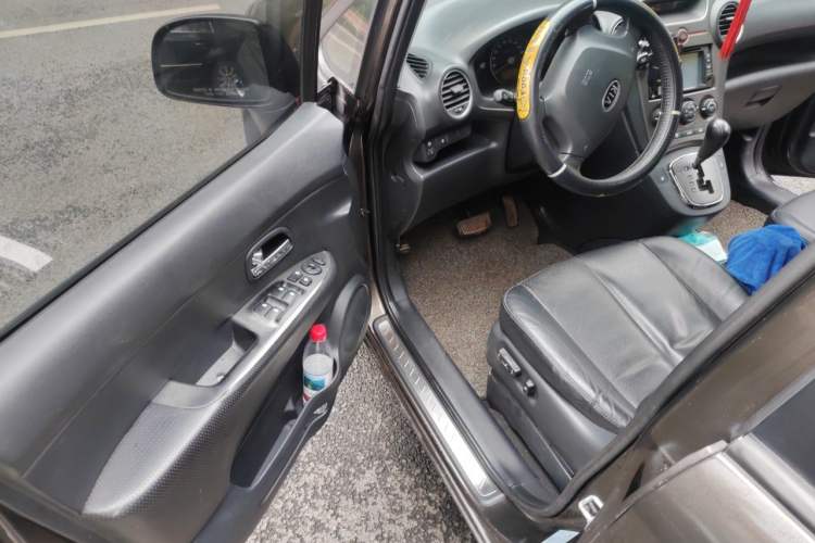 Used Kia Carens 2011 2.0L 7-Seater Automatic Comfort Edition Driver Seat