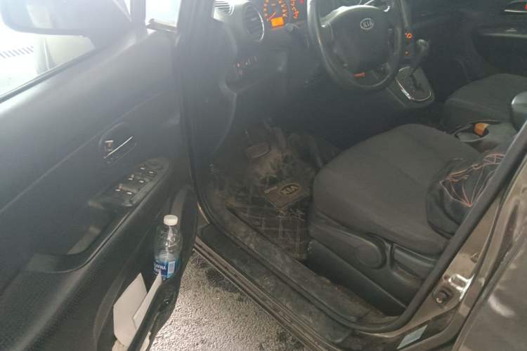 Used Kia Carens 2011 2.0L 7-Seater Automatic Standard Edition Driver Seat