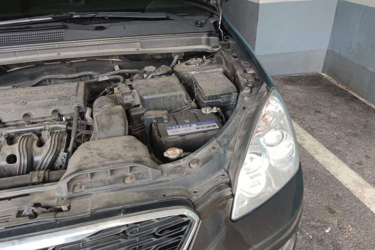 Used Kia Carens 2011 2.0L 7-Seater Automatic Standard Edition Engine Bay Left