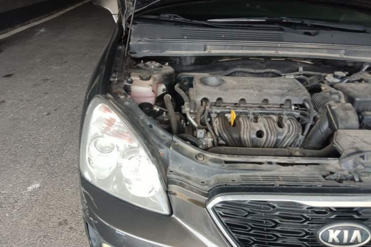 Used Kia Carens 2011 2.0L 7-Seater Automatic Standard Edition Engine Bay Right