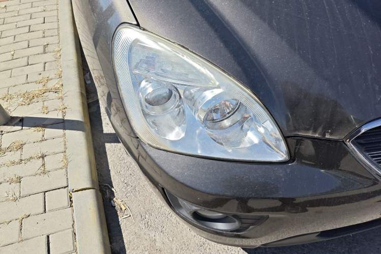Used Kia Carens 2011 2.0L 7-Seater Automatic Standard Edition Exterior 6