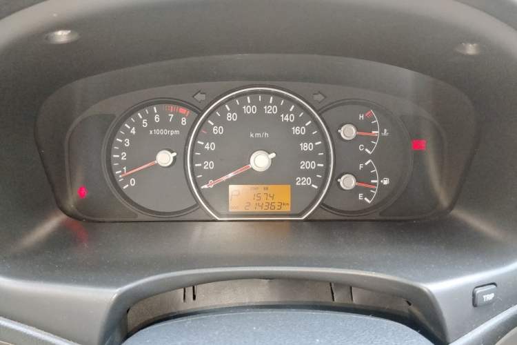 Used Kia Carens 2011 2.0L 7-Seater Automatic Standard Edition Instrument Cluster