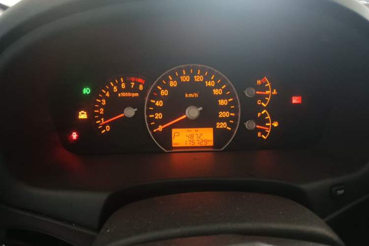 Used Kia Carens 2011 2.0L 7-Seater Automatic Standard Edition Instrument Cluster