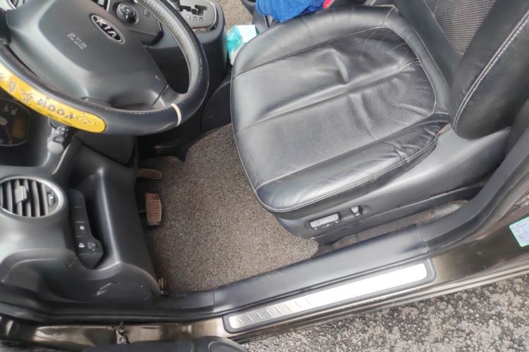 Used Kia Carens 2011 2.0L 7-Seater Automatic Comfort Edition Left Front Seat