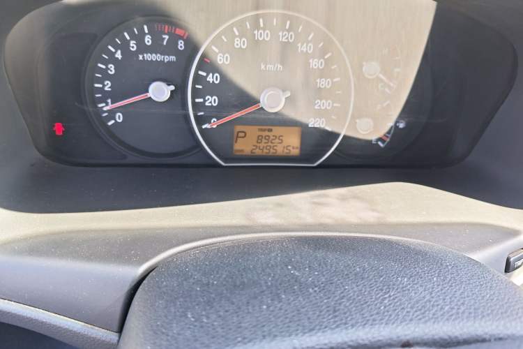 Used Kia Carens 2011 2.0L 7-Seater Automatic Standard Edition Odometer Close Up