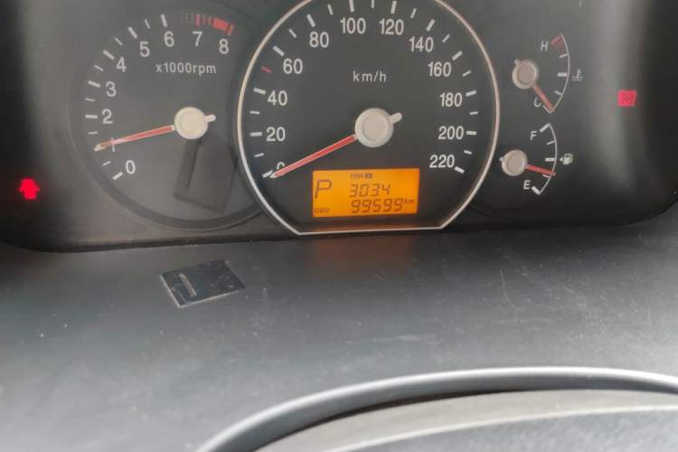 Used Kia Carens 2011 2.0L 7-Seater Automatic Comfort Edition Odometer Close Up