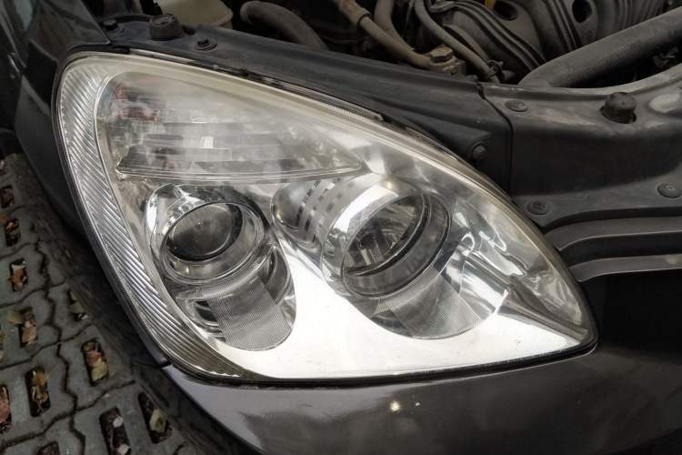 Used Kia Carens 2011 2.0L 7-Seater Automatic Standard Edition Right Front Headlight