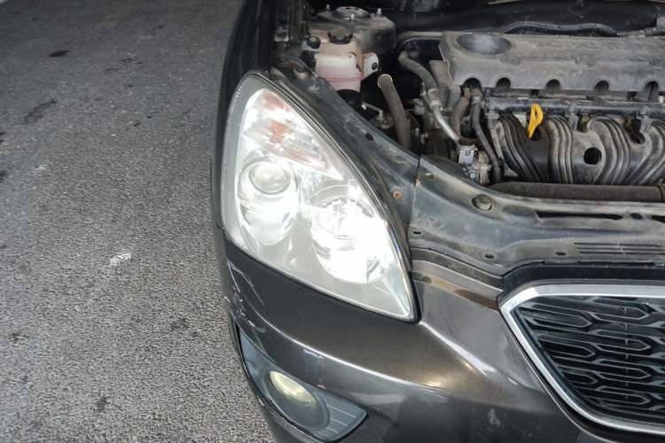 Used Kia Carens 2011 2.0L 7-Seater Automatic Standard Edition Right Front Headlight