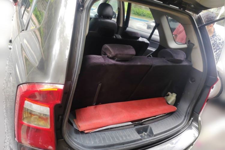 Used Kia Carens 2011 2.0L 7-Seater Automatic Comfort Edition Trunk