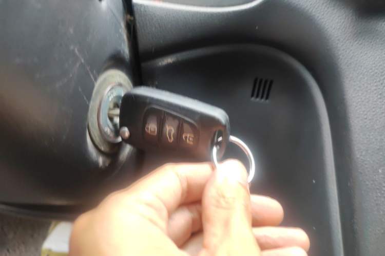 Used Kia Carens 2011 2.0L 7-Seater Automatic Comfort Edition Vehicle Key