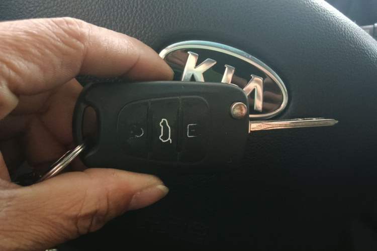 Used Kia Carens 2011 2.0L 7-Seater Automatic Standard Edition Vehicle Key