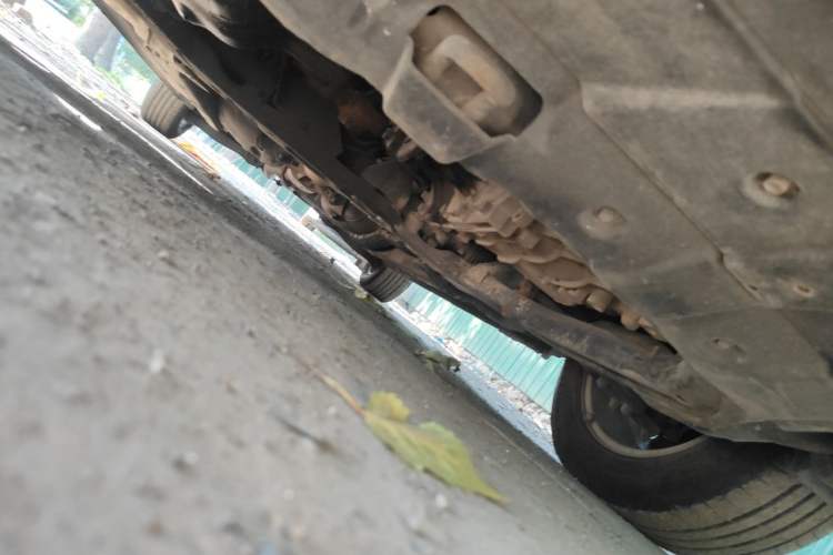 Used Kia Carens 2011 2.0L 7-Seater Automatic Standard Edition Chassis Front