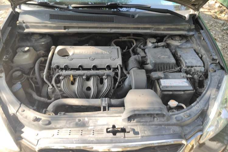 Used Kia Carens 2011 2.0L 7-Seater Automatic Standard Edition Engine Bay