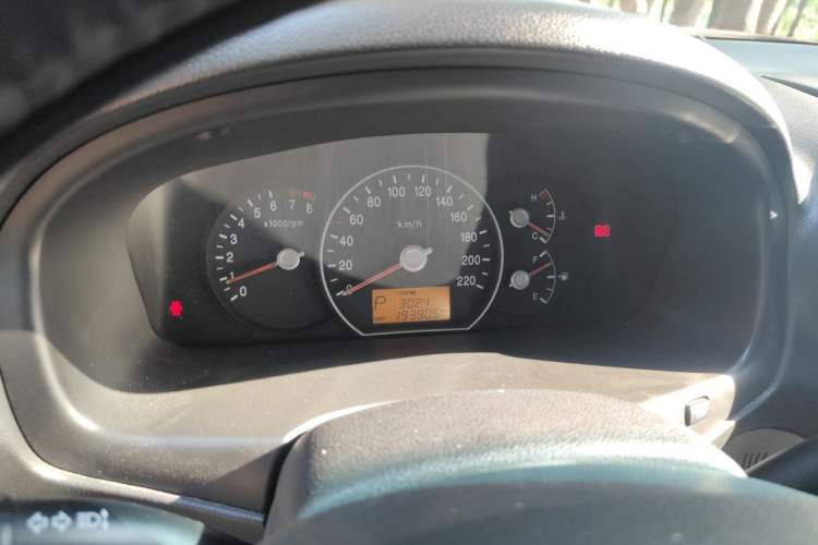 Used Kia Carens 2011 2.0L 7-Seater Automatic Standard Edition Instrument Cluster