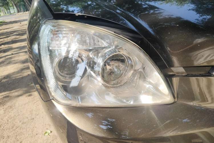 Used Kia Carens 2011 2.0L 7-Seater Automatic Standard Edition Right Front Headlight