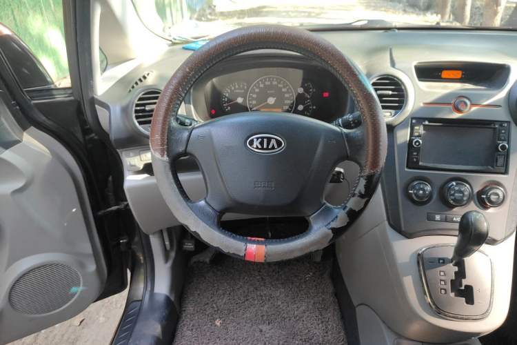 Used Kia Carens 2011 2.0L 7-Seater Automatic Standard Edition Steering Wheel