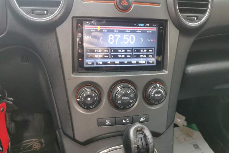 Used Kia Carens 2011 2.0L 5-Seater Automatic Standard Edition Audio And AC Panel