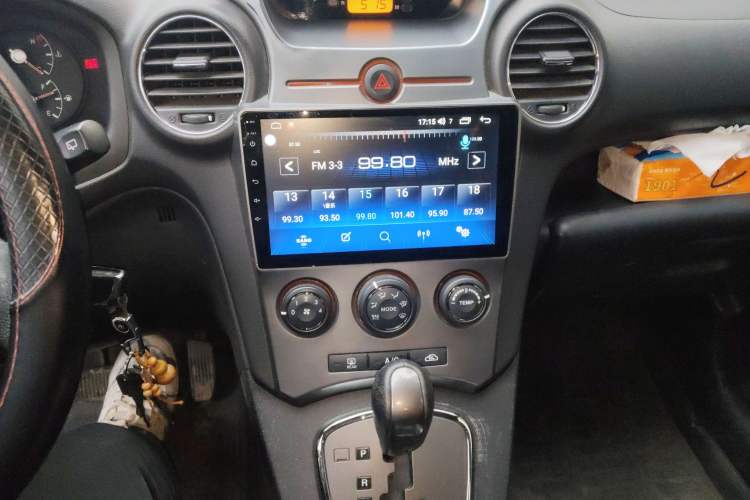 Used Kia Carens 2011 2.0L 7-Seater Automatic Standard Edition Audio And AC Panel
