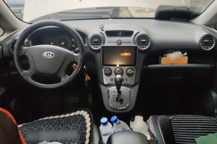 Used Kia Carens 2011 2.0L 7-Seater Automatic Standard Edition Center Console