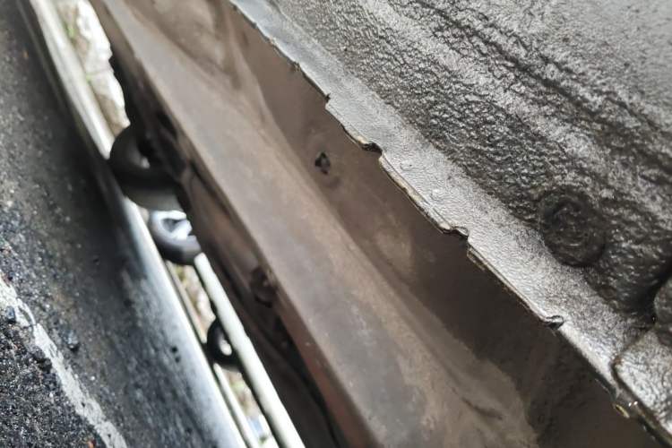 Used Kia Carens 2011 1.6L 5-Seater Manual Comfort Edition Chassis Front Right