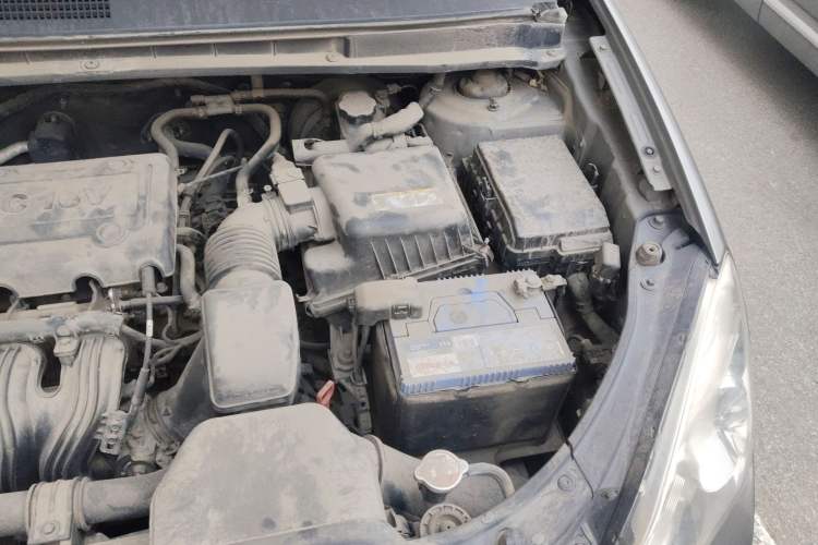 Used Kia Carens 2011 2.0L 7-Seater Automatic Standard Edition Engine Bay Left