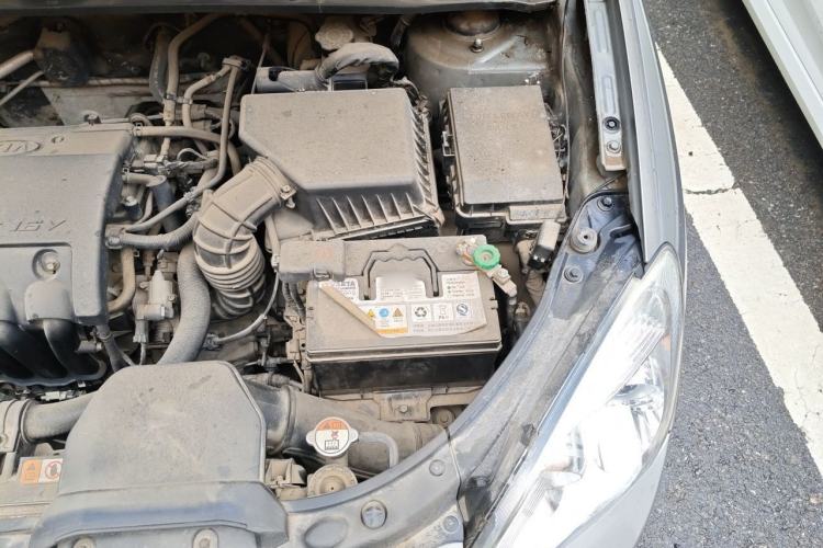 Used Kia Carens 2011 1.6L 5-Seater Manual Comfort Edition Engine Bay Left