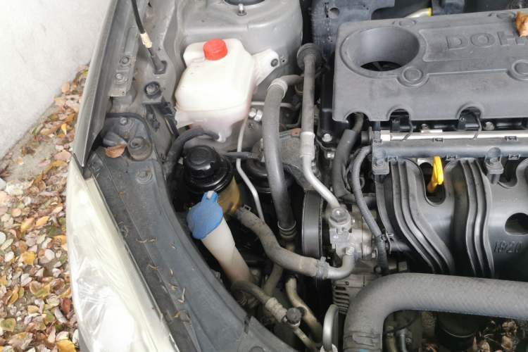 Used Kia Carens 2011 2.0L 5-Seater Automatic Standard Edition Engine Bay Right