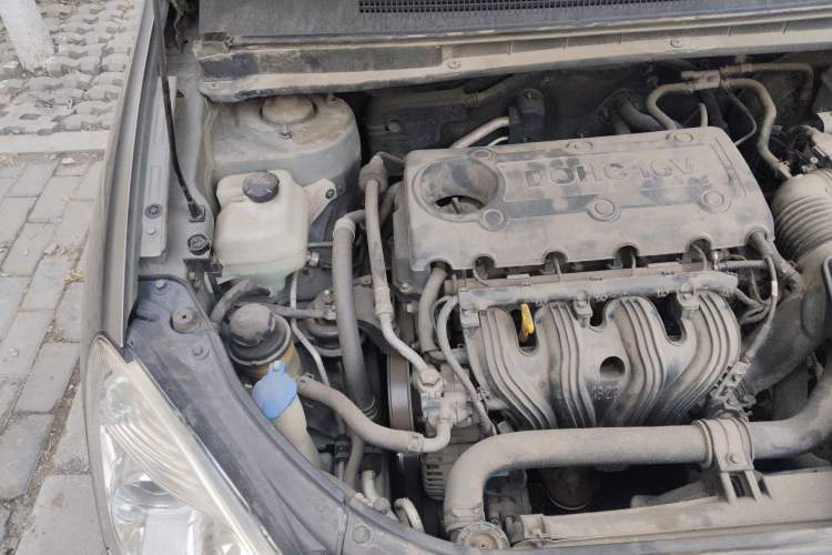 Used Kia Carens 2011 2.0L 7-Seater Automatic Standard Edition Engine Bay Right