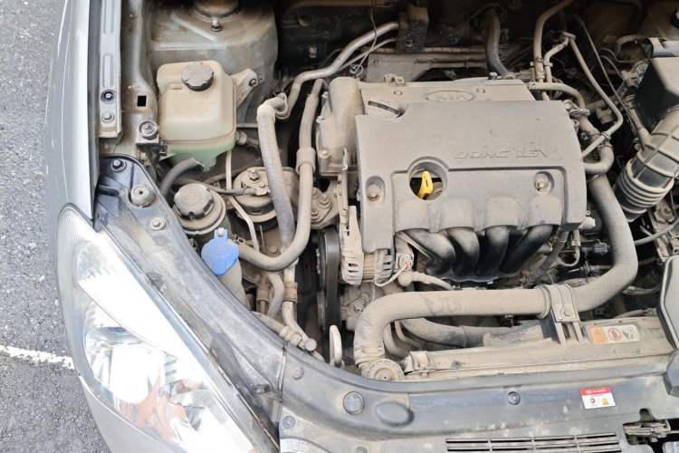 Used Kia Carens 2011 1.6L 5-Seater Manual Comfort Edition Engine Bay Right