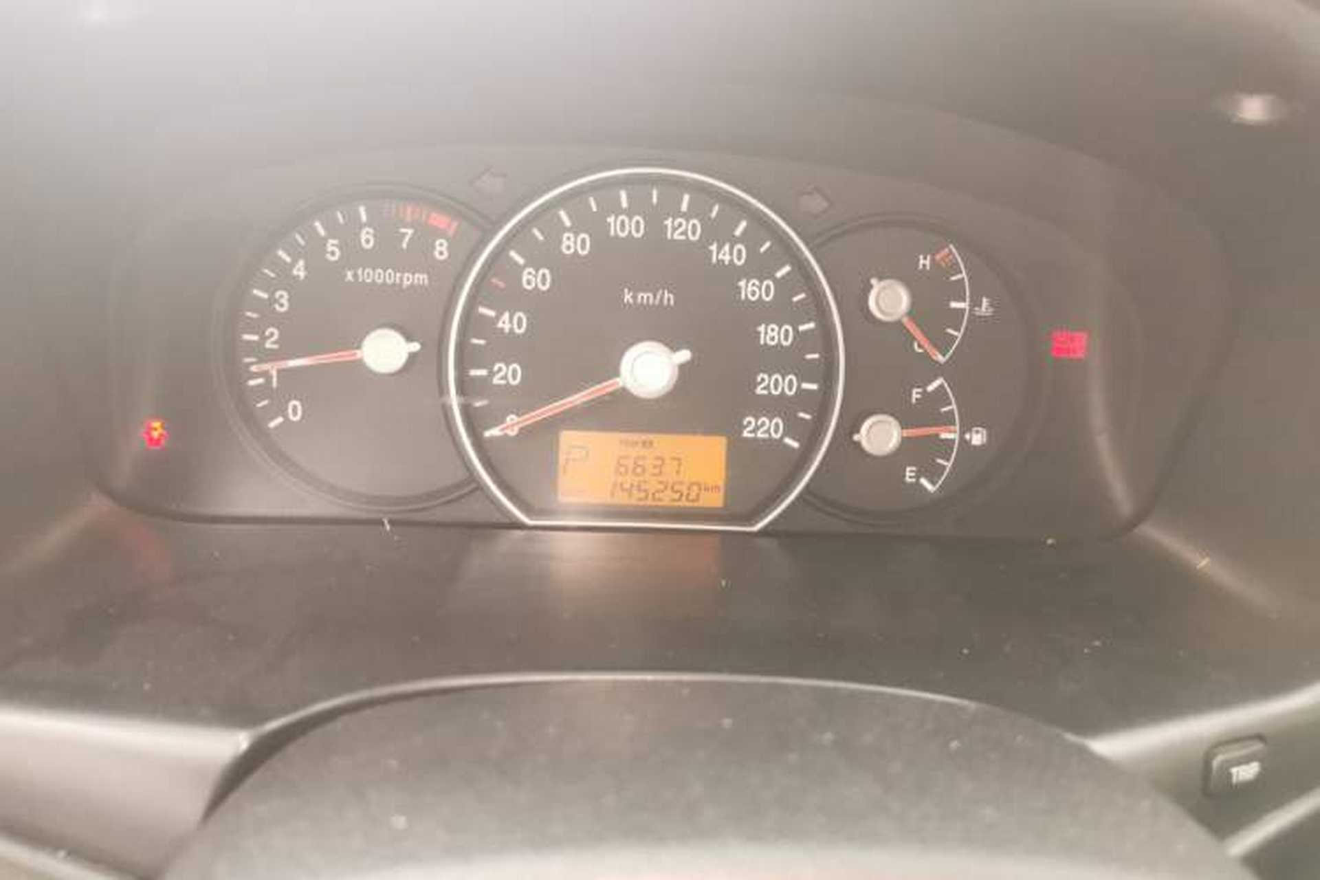 Used Kia Carens 2011 2.0L 5-Seater Automatic Standard Edition Instrument Cluster