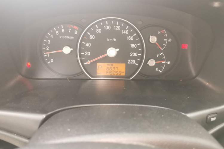 Used Kia Carens 2011 2.0L 5-Seater Automatic Standard Edition Odometer Close Up