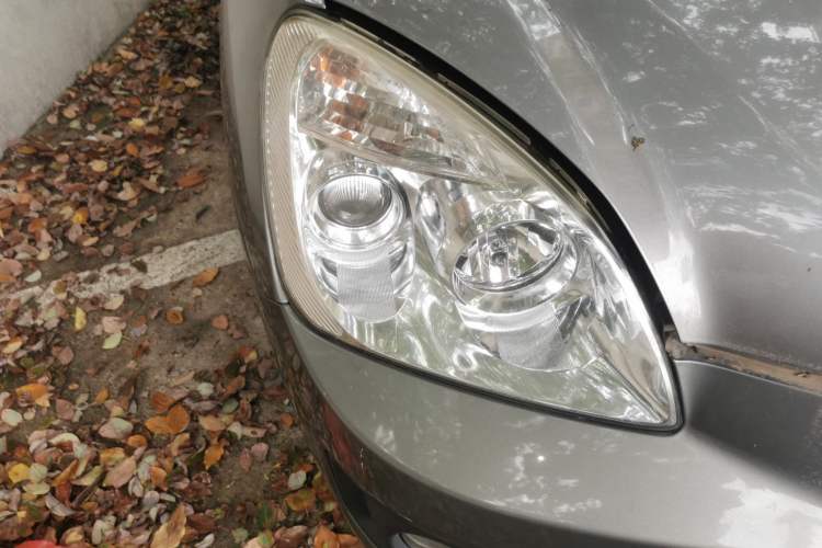 Used Kia Carens 2011 2.0L 5-Seater Automatic Standard Edition Right Front Headlight