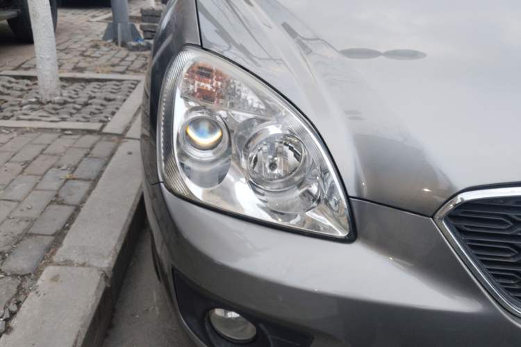 Used Kia Carens 2011 2.0L 7-Seater Automatic Standard Edition Right Front Headlight