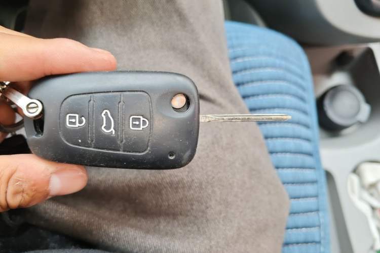 Used Kia Carens 2011 1.6L 5-Seater Manual Comfort Edition Vehicle Key