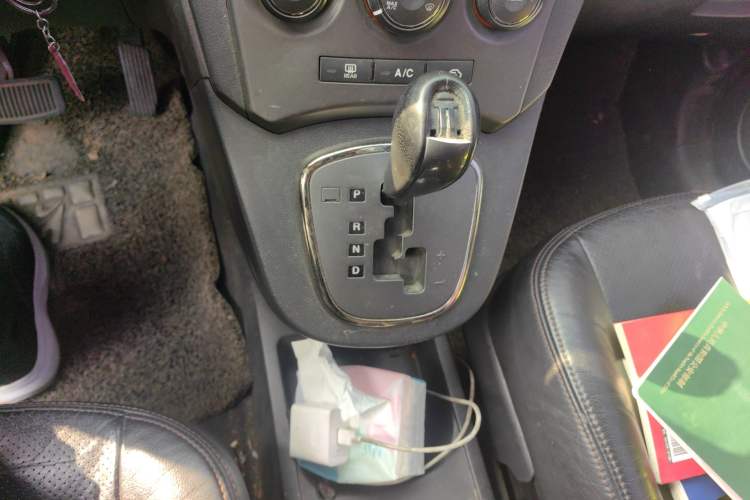 Used Kia Carens 2011 1.6L 5-seat Automatic Luxury Edition Gear Lever