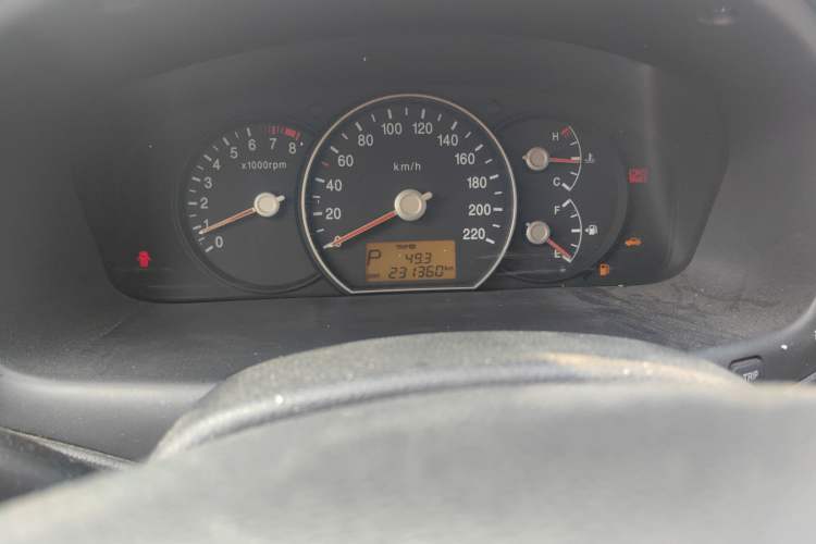 Used Kia Carens 2011 1.6L 5-seat Automatic Luxury Edition Odometer Close Up