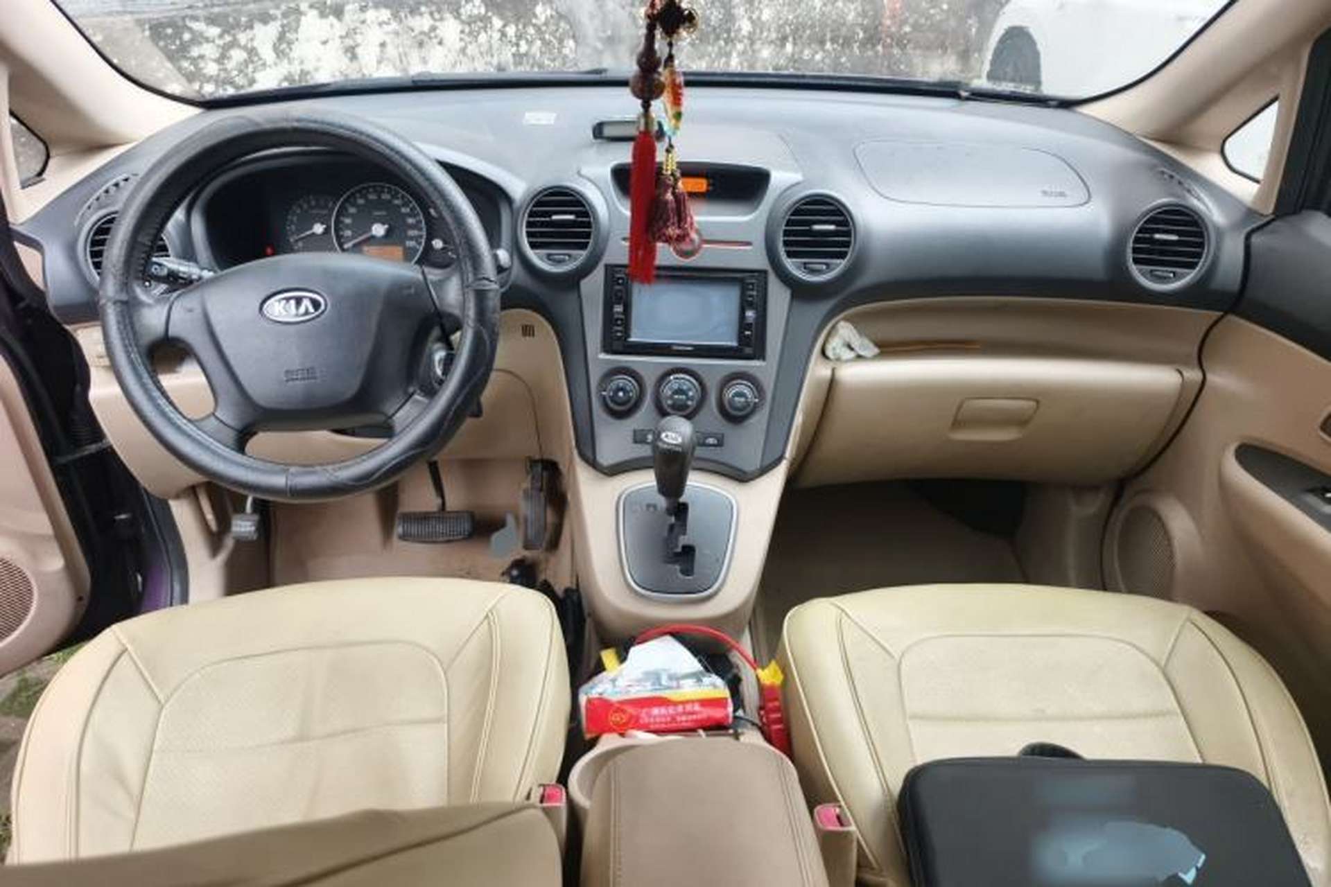 Used Kia Carens 2011 2.0L 7-Seater Automatic Standard Edition Center Console