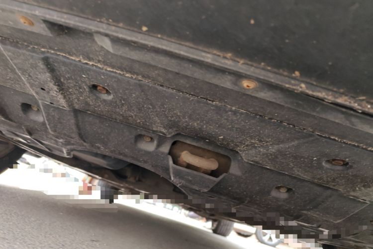 Used Kia Carens 2011 2.0L 7-Seater Automatic Standard Edition Chassis Front