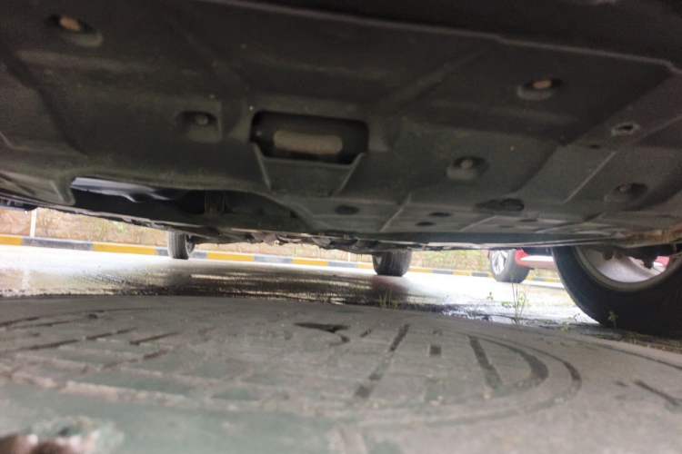 Used Kia Carens 2011 2.0L 7-Seater Automatic Standard Edition Chassis Front