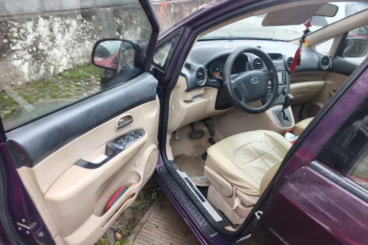 Used Kia Carens 2011 2.0L 7-Seater Automatic Standard Edition Driver Seat