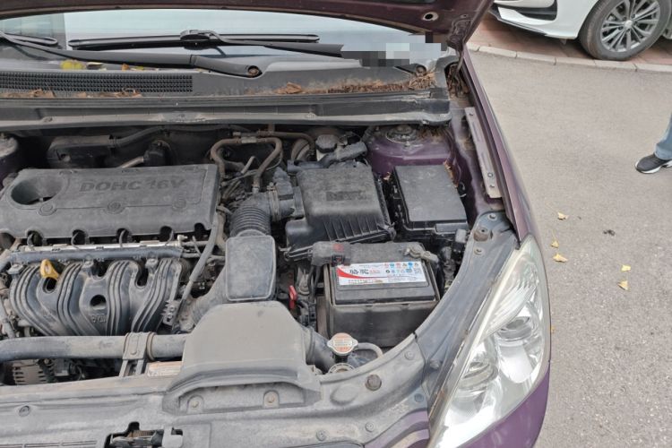 Used Kia Carens 2011 2.0L 7-Seater Automatic Standard Edition Engine Bay Left