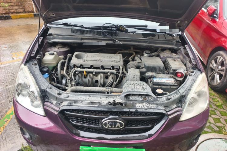 Used Kia Carens 2011 2.0L 7-Seater Automatic Standard Edition Engine Bay