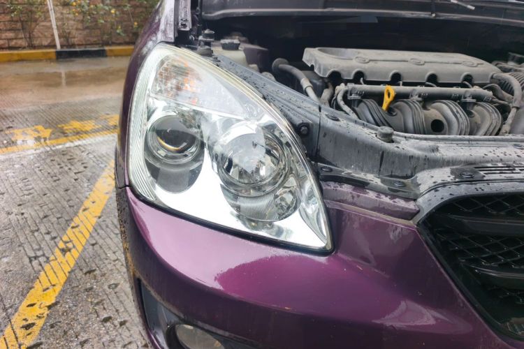 Used Kia Carens 2011 2.0L 7-Seater Automatic Standard Edition Right Front Headlight
