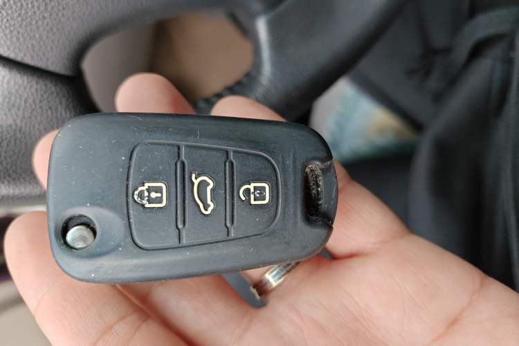 Used Kia Carens 2011 2.0L 7-Seater Automatic Standard Edition Vehicle Key