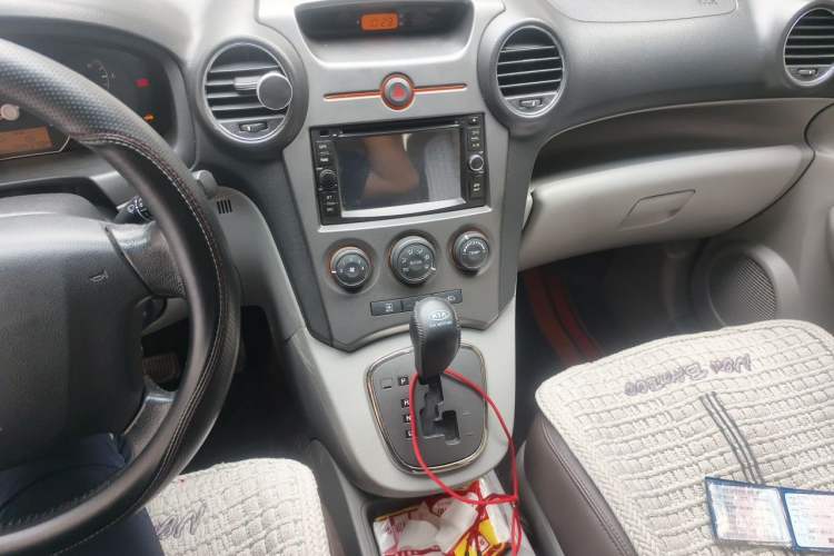 Used Kia Carens 2011 2.0L 7-Seater Automatic Standard Edition Audio And AC Panel