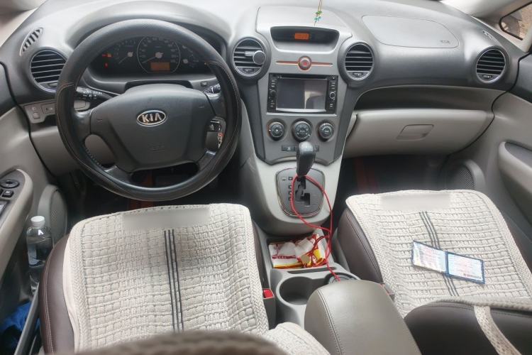 Used Kia Carens 2011 2.0L 7-Seater Automatic Standard Edition Center Console