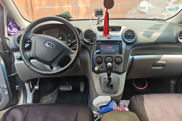 Used Kia Carens 2011 2.0L 7-Seater Automatic Standard Edition Center Console
